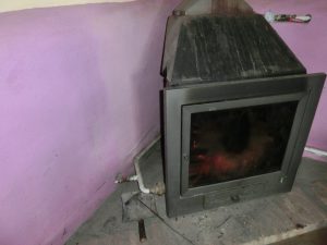 部屋の中の暖炉